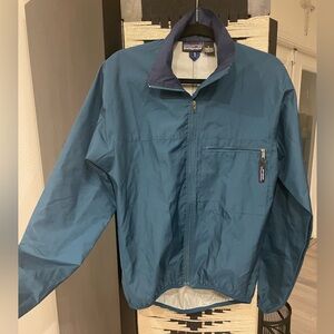 Patagonia wind breaker in perfect condition